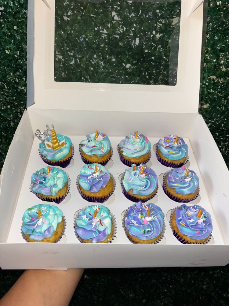 Custom Cakes and Cupcakes for Crumble Creations in Springfield, IL