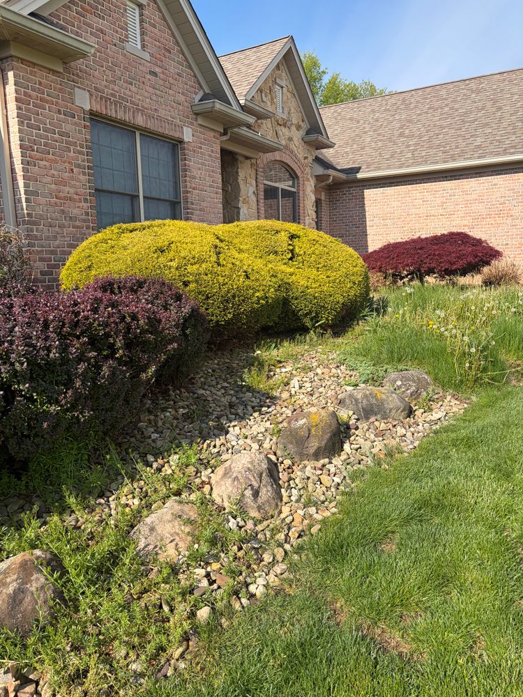 Natural Stone Hardscape for Youngstown Lawn & Patio Design in Canfield, OH