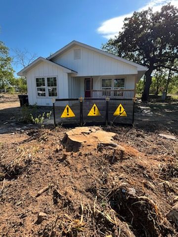 Our Tree Removal service offers safe, efficient removal of trees, safeguarding your property while enhancing its appearance. Trust our experienced team for expert handling and minimal disruption to your home environment. for Oakley’s Stump ‘N Grind in Leander, TX