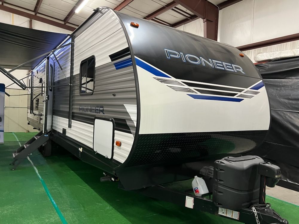 2021 Pioneer, 34 ft Travel Trailer for Paradise RV Rentals in Perry, GA