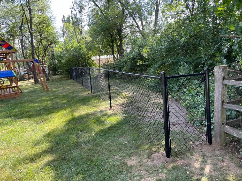 Fences for 5-Star Fencing in McHenry, IL