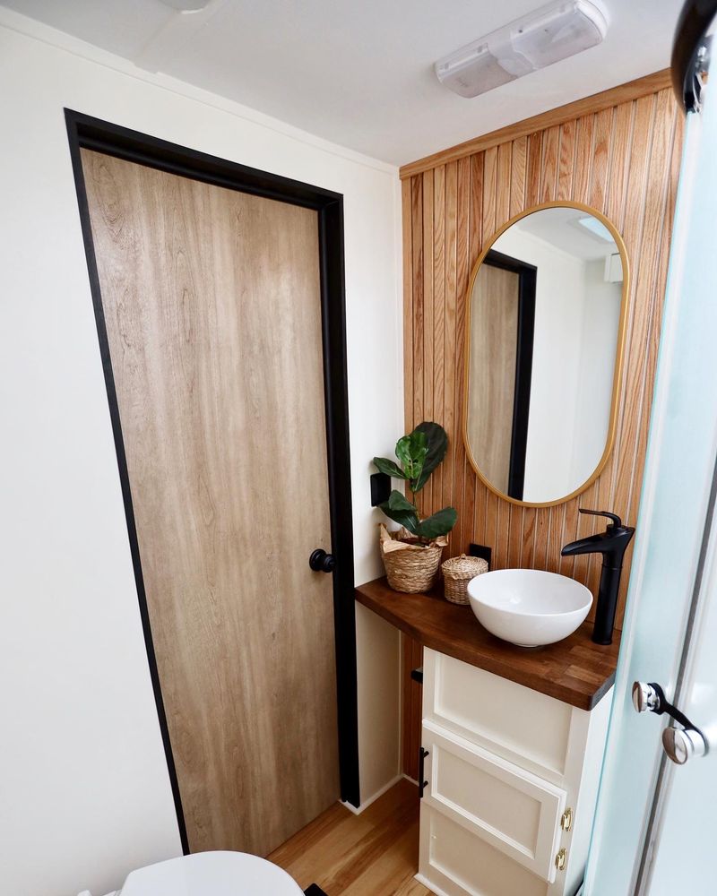 2018 Keystone Passport 2510RB for Mauka to Makai RV Renovations in Los Angeles, CA