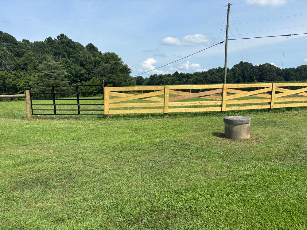 Fence for LB Fencing & Services in Archdale, NC
