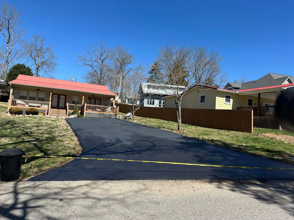 Asphalt for Metzler Paving and Sealcoating in Jacksboro, TN