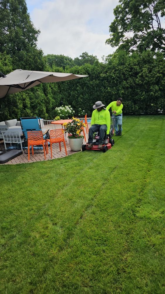 Lawn Care for Malagon & Company LLC in Milwaukee, WI