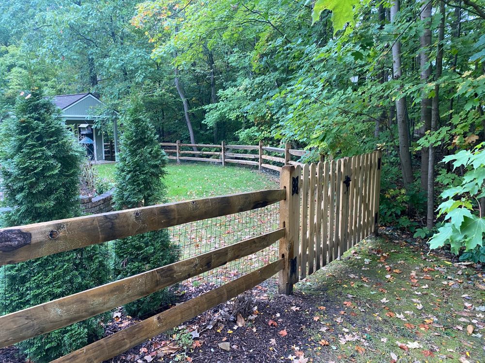 Wood fence for Castle Fence and Deck LLC in Medina, OH