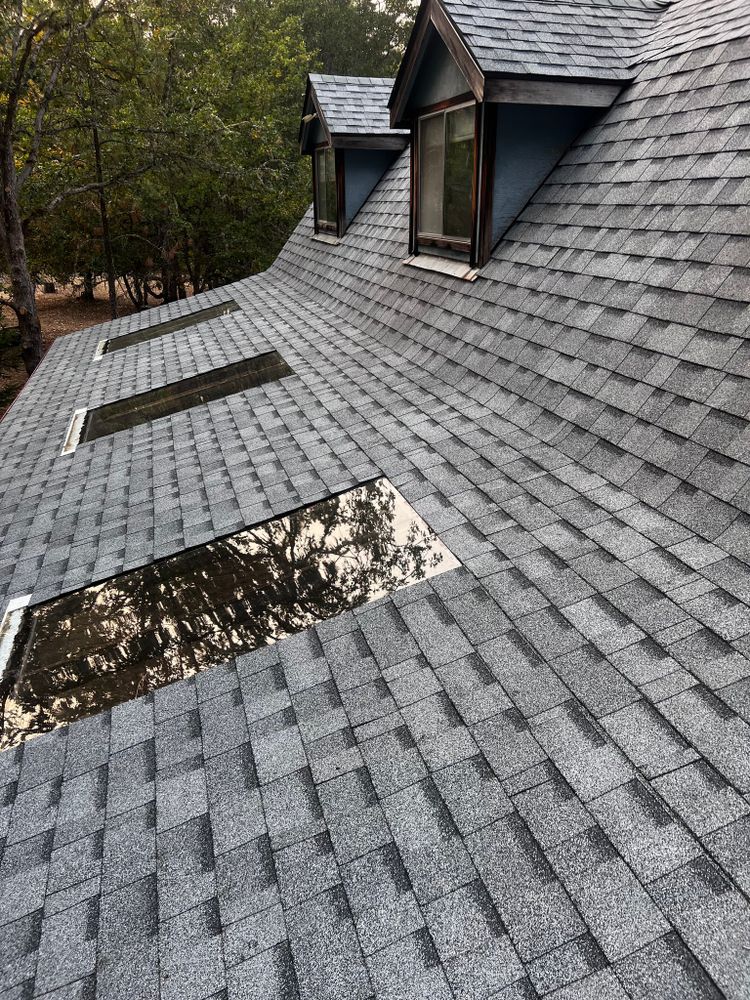 Roofing for Crestwell Roofing Plus LLC in Grants Pass, OR