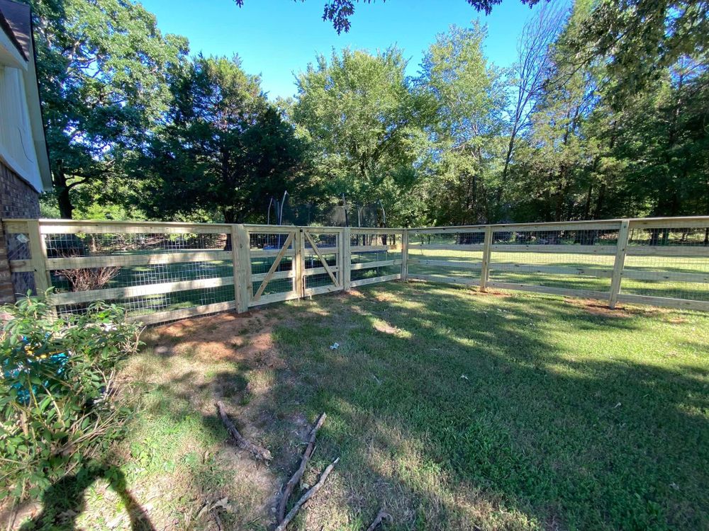 Custom Wooden Fences for Manning Fence, LLC in Hernando, MS