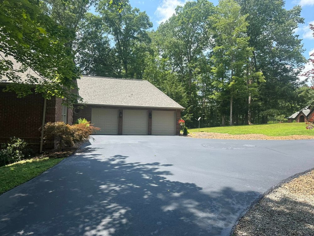 Asphalt for Metzler Paving and Sealcoating in Jacksboro, TN