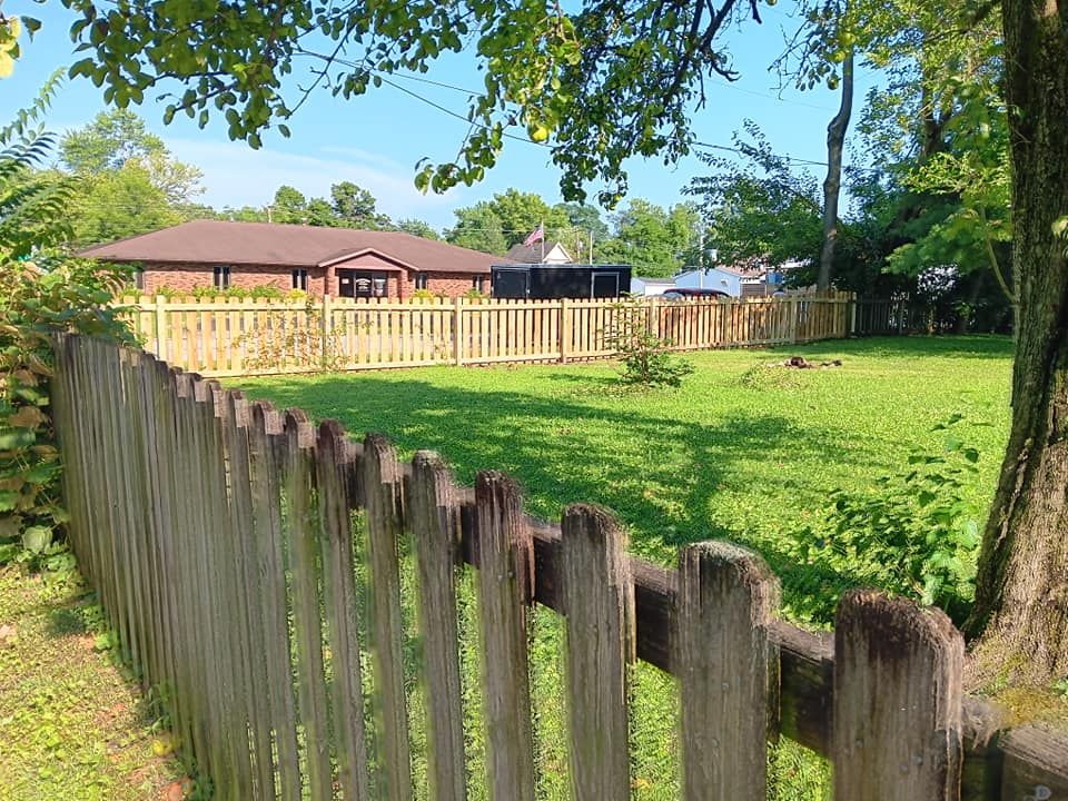 Minor Fence Repair for Dead Tree General Contracting in Carbondale, Illinois