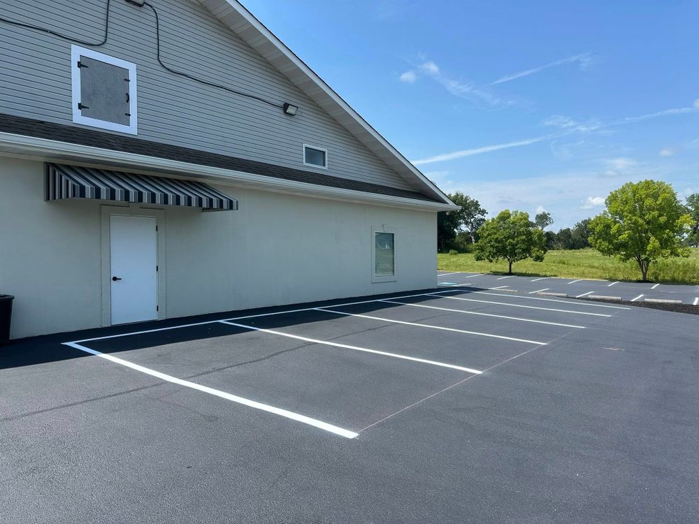 Asphalt for Metzler Paving and Sealcoating in Jacksboro, TN