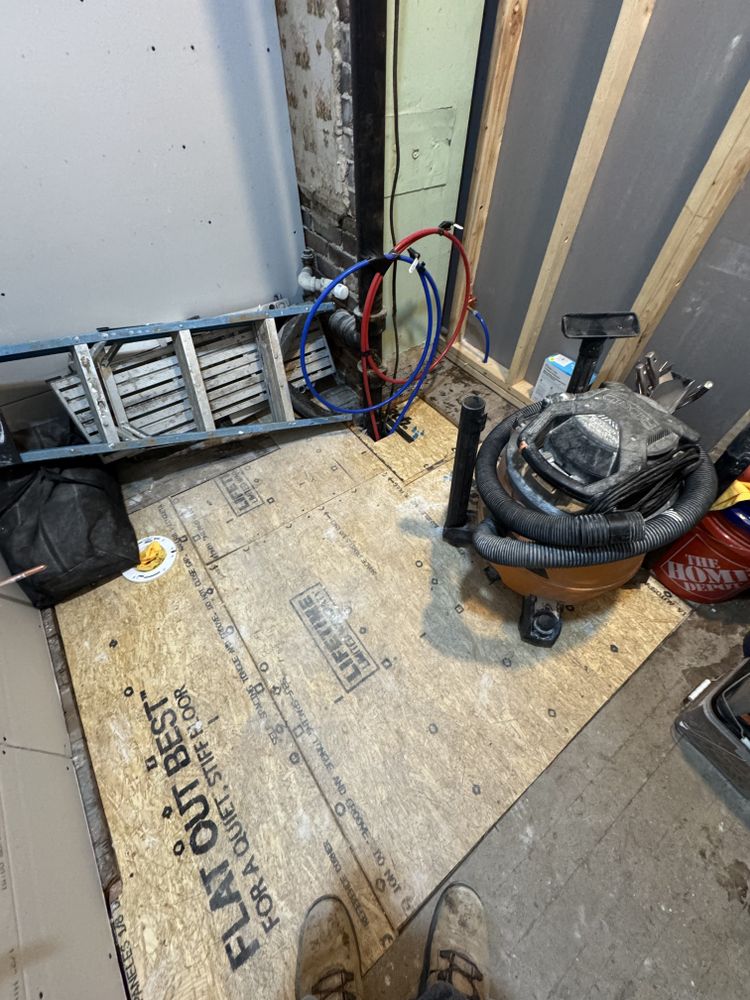 Steeleville bath for Dead Tree General Contracting in Carbondale, Illinois