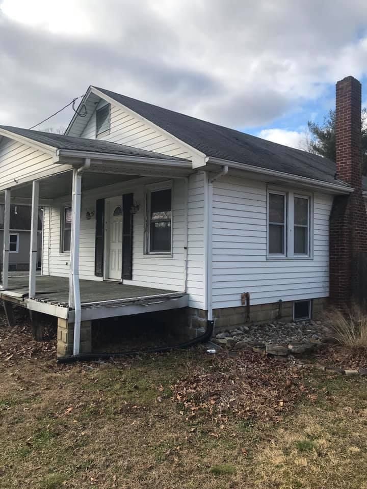 Enhance your home's curb appeal and energy efficiency with our expert vinyl siding house services, providing durable, low-maintenance solutions designed to withstand weather conditions while maintaining a beautiful exterior for years. for Dylan Services in Mays Landing, NJ