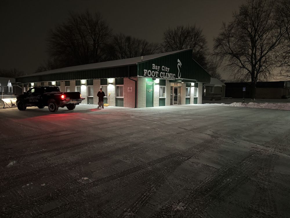 Landscaping Lawn Care for Daugherty's Tough Lawn Care in Essexville, MI