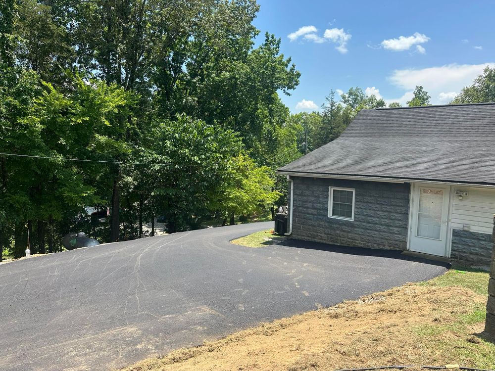 Asphalt for Metzler Paving and Sealcoating in Jacksboro, TN