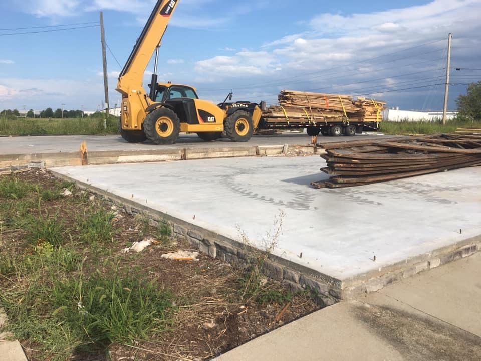 Demolition/junk removal for B.D. Bowling Enterprise LLC in Bowling Green, Kentucky