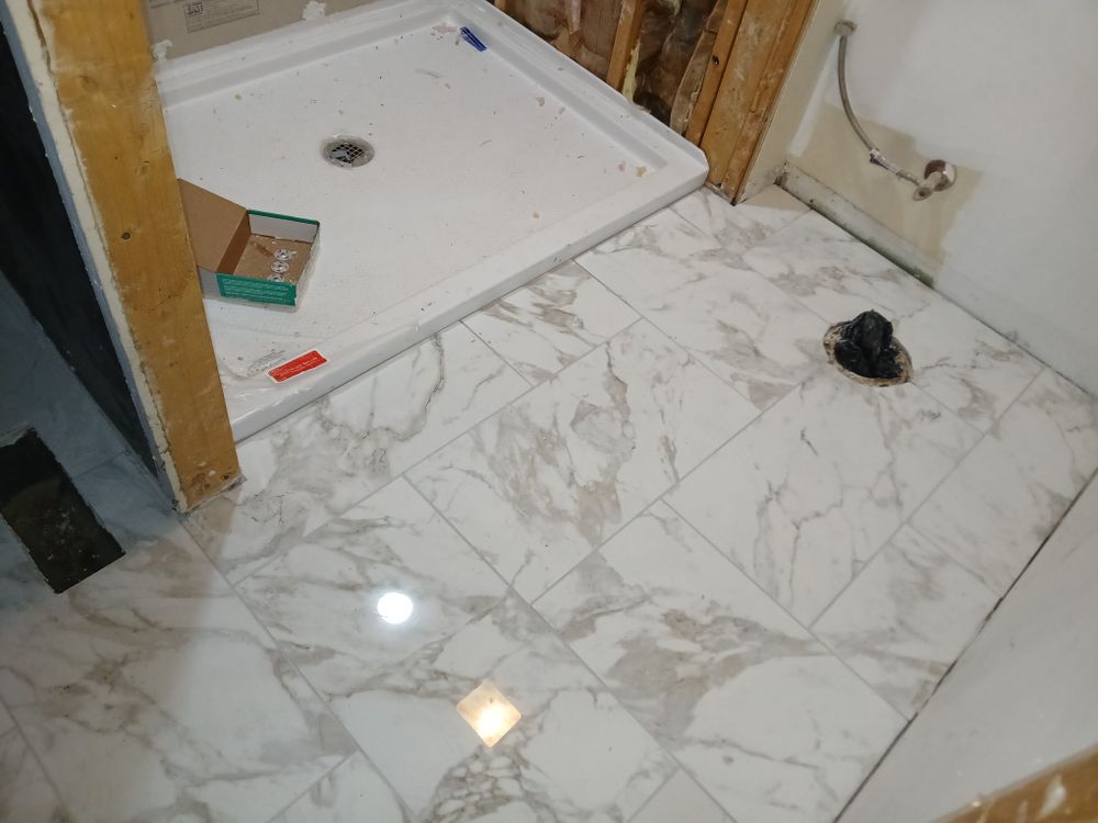 Makanda master and full bath for Dead Tree General Contracting in Carbondale, Illinois