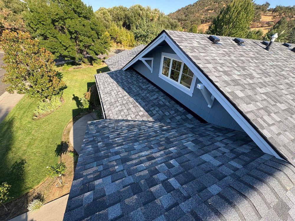 Roofing for Crestwell Roofing Plus LLC in Grants Pass, OR