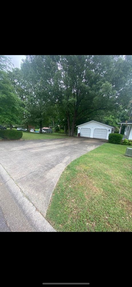 Enhance your home's curb appeal with our expert Driveway and Sidewalk Cleaning service, utilizing advanced pressure washing techniques to remove grime and stains, ensuring a pristine finish that lasts. for Diamond Shine Pressure Washing in Paducah, KY