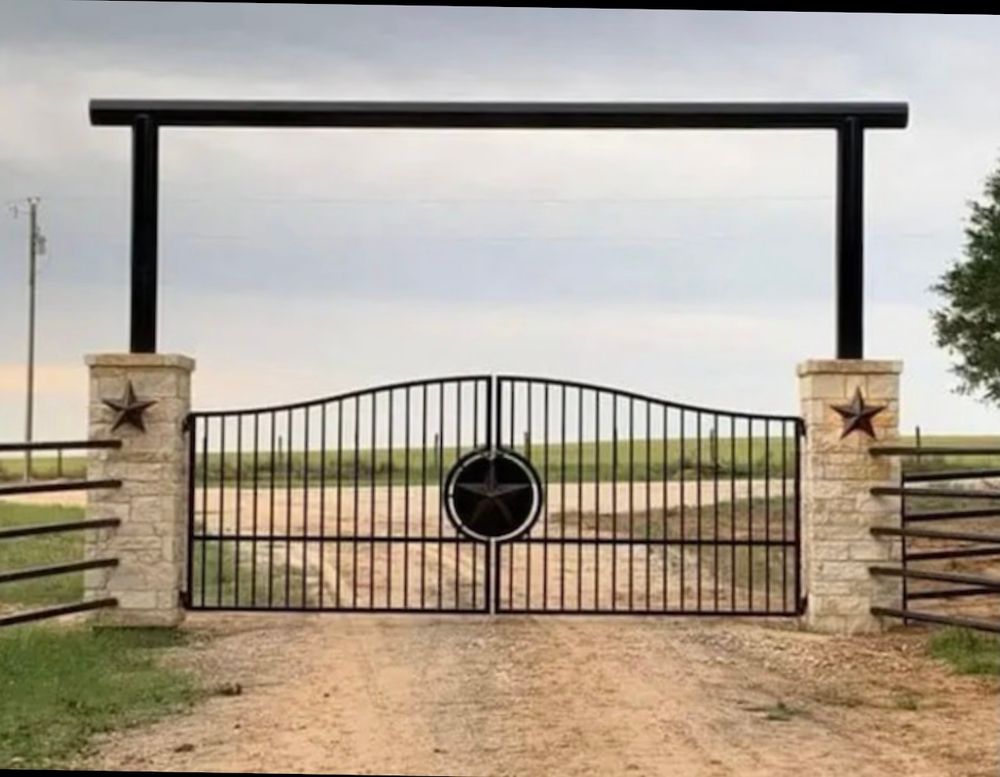 Gate Entrance for 5-7 Fencing & Construction in Madisonville, TX