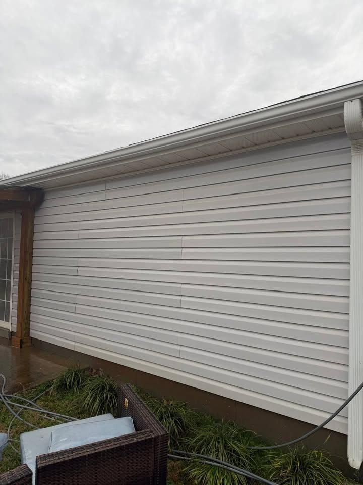 When it comes to your home it is critical that you not only wash it but also ensure a safe technique when doing so. Our softwash will remove grime without risking damage. for JB Applewhite's Pressure Washing in Anderson, SC