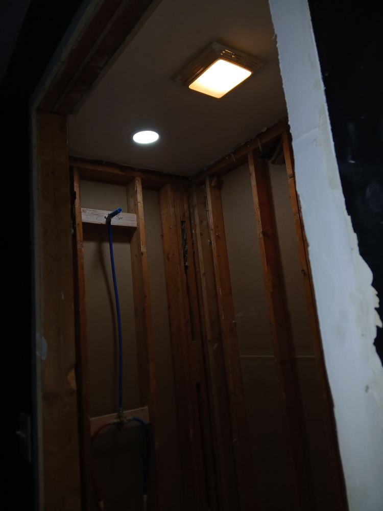 Makanda master and full bath for Dead Tree General Contracting in Carbondale, Illinois