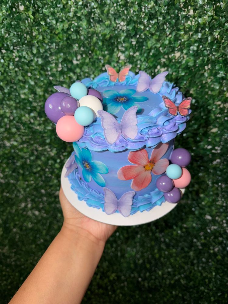 Custom Cakes and Cupcakes for Crumble Creations in Springfield, IL