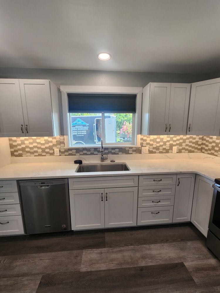 Gasseling kitchen for Custom Valley Construction   in Sunnyside, Washington