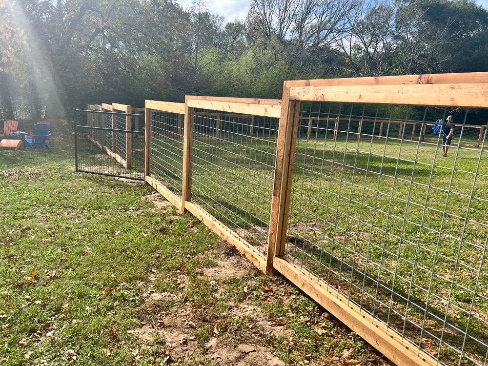 Decorative Wood Fencing  for Pride Of Texas Fence Company in Brookshire, TX