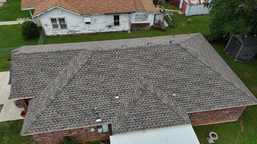 Shingle Roofs  for Barcenas Roofing & Remodeling in San Saba, TX