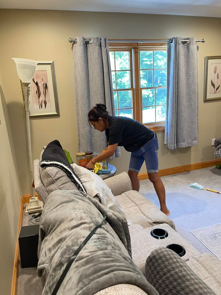 Cleaning for Esthela's Cleaning Service in Hamilton, NJ