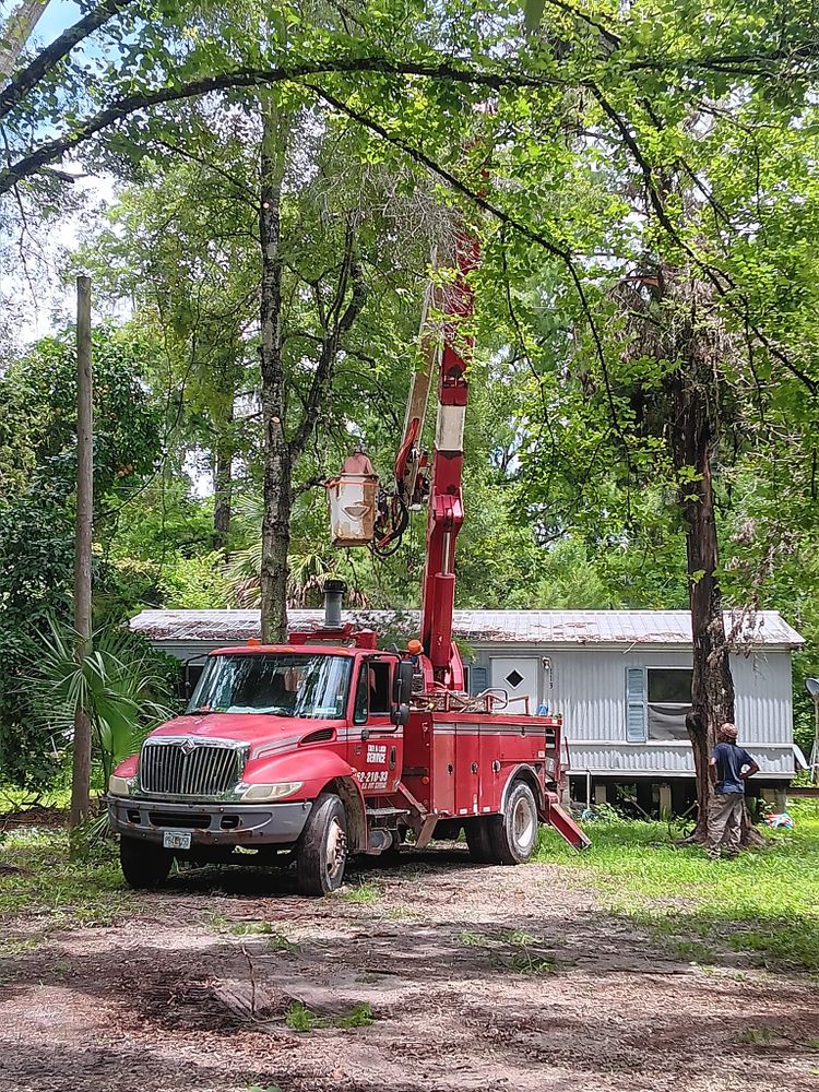 Asbell's Tree & Land Services team in Gilchrist County, FL - people or person
