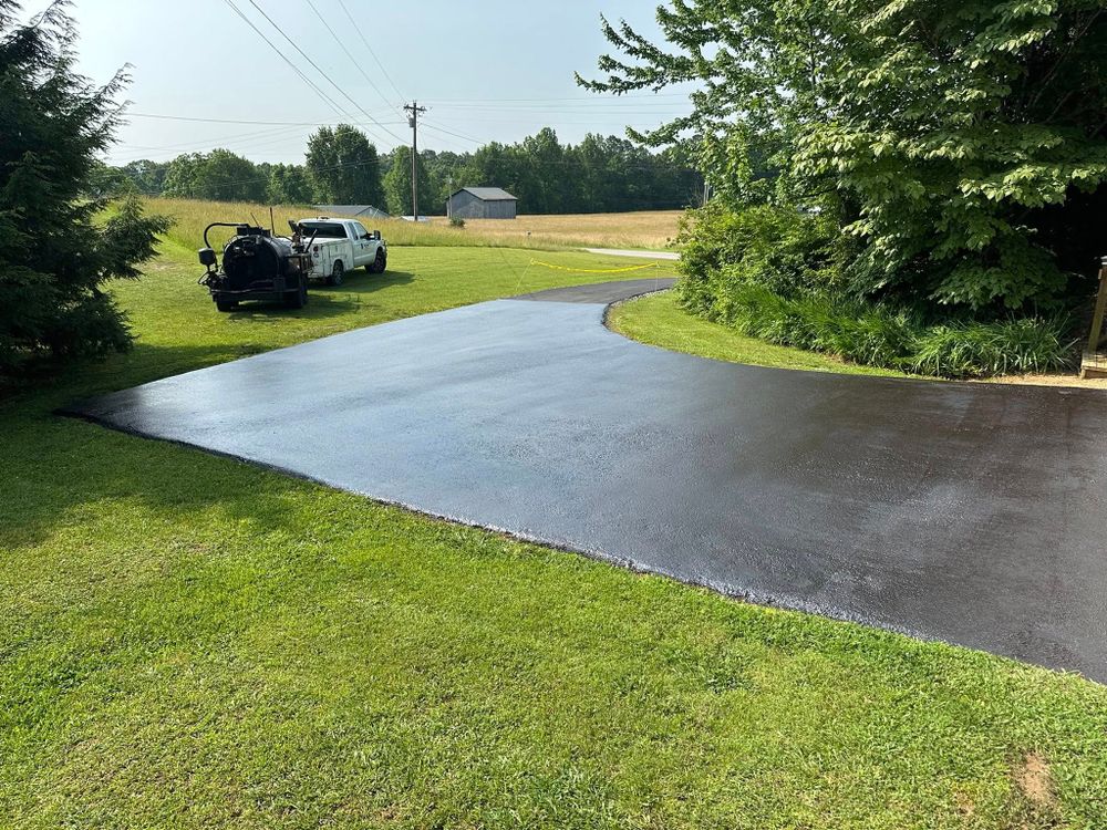 Asphalt for Metzler Paving and Sealcoating in Jacksboro, TN