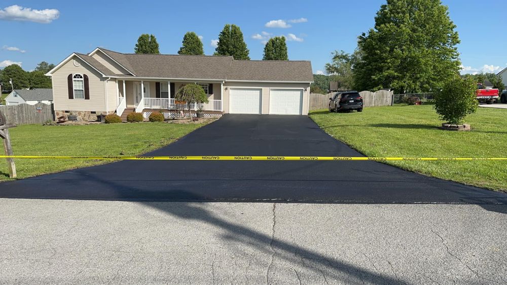 Asphalt for Metzler Paving and Sealcoating in Jacksboro, TN