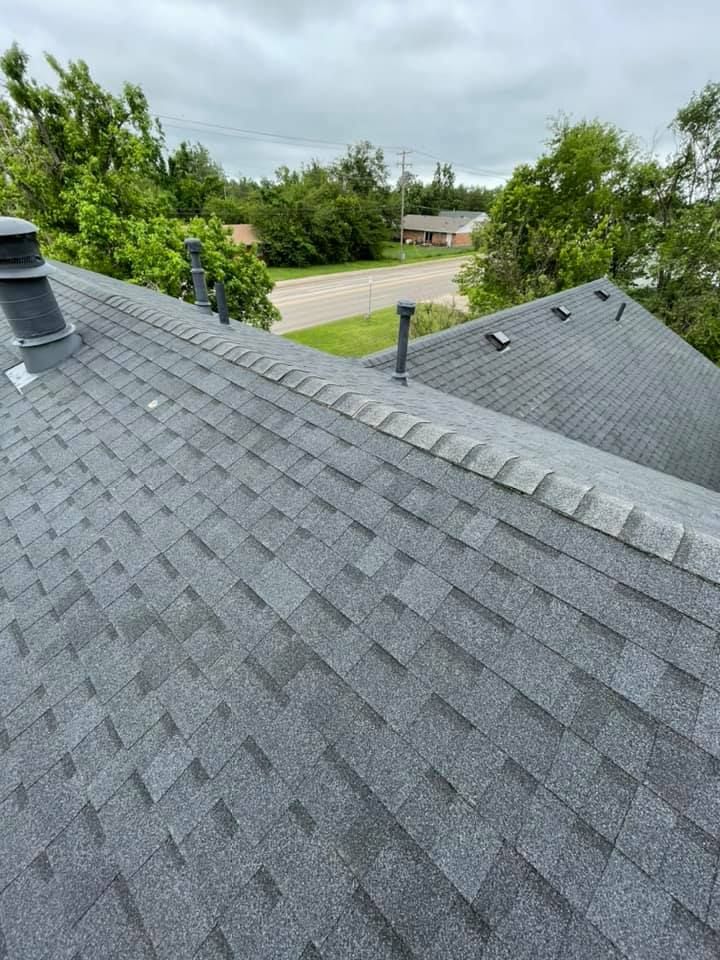 Roofing for Clutch Roofing & Construction in Mustang, OK