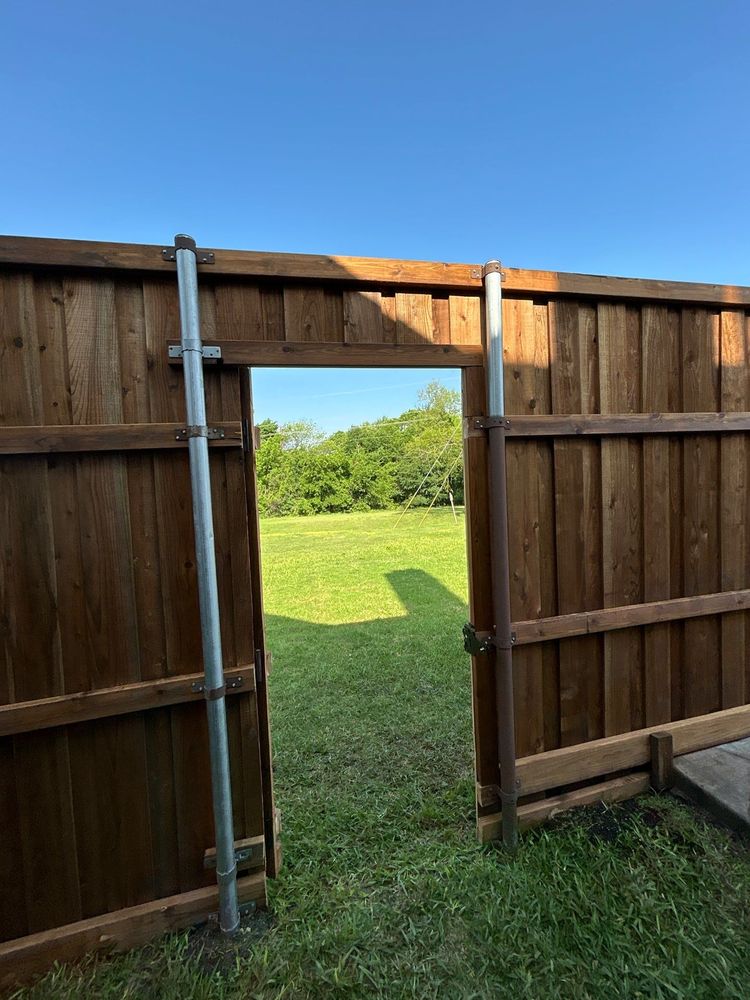 Fence for Blackstone Roofing & Construction LLC in Bells, TX