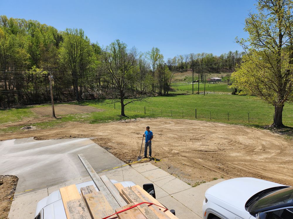 Concrete Driveways for Hellards Excavation and Concrete Services LLC in Mount Vernon, KY