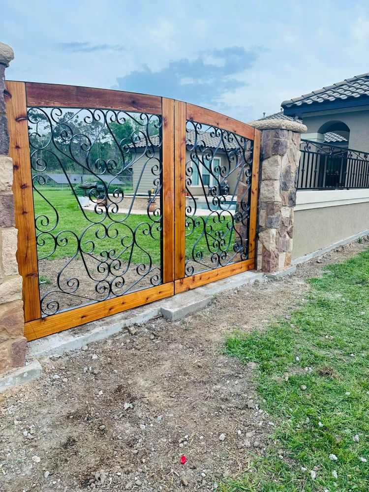 Gate Installation and Repair for Fenceline Systems in Channelview, TX