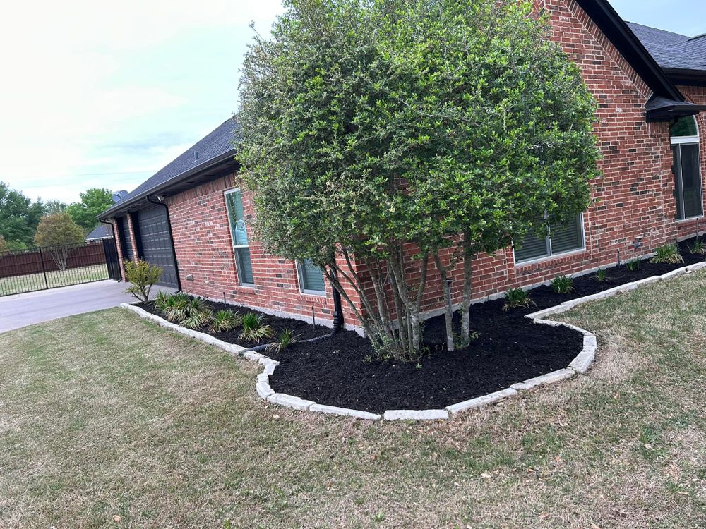 Landscaping for Juniors Lawn Service in Waxahachie, TX