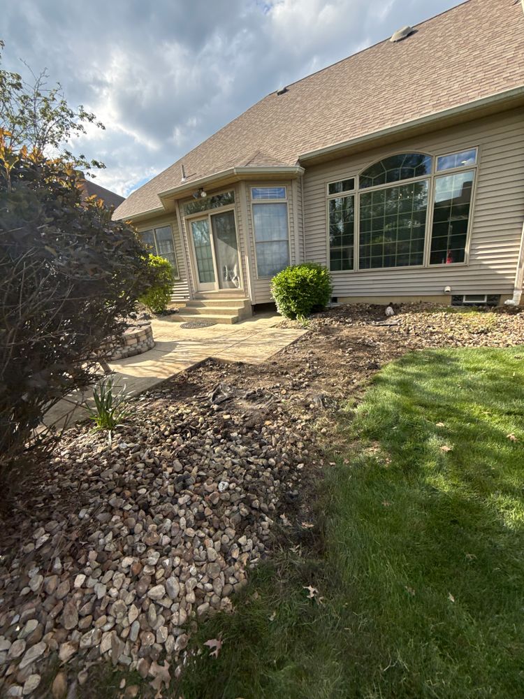 Natural Stone Hardscape for Youngstown Lawn & Patio Design in Canfield, OH