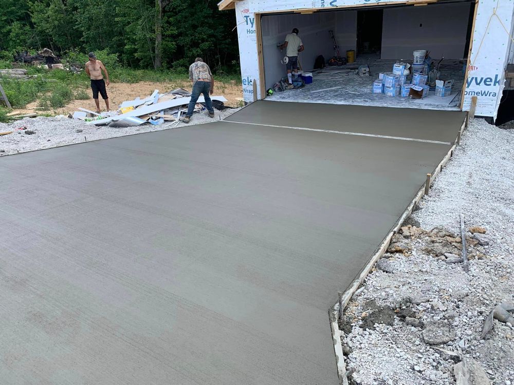 Concrete Driveways for Hellards Excavation and Concrete Services LLC in Mount Vernon, KY