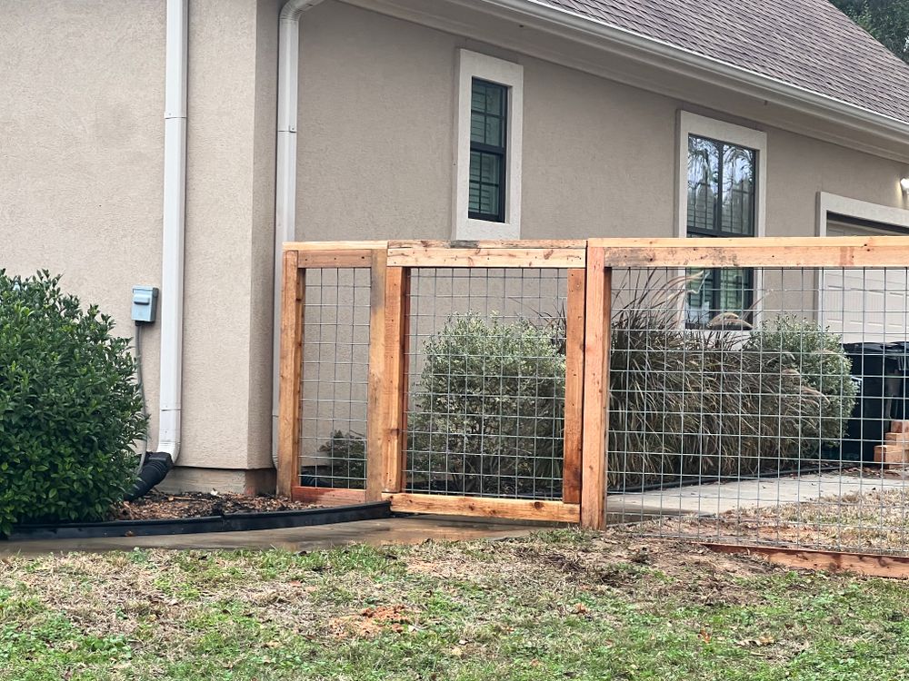 Decorative Wood Fencing  for Pride Of Texas Fence Company in Brookshire, TX