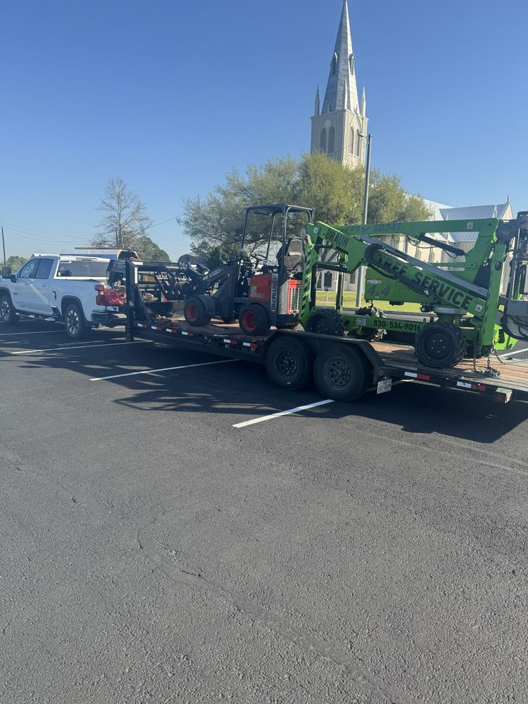 All Photos for Braun Tree Service in Floresville, Texas