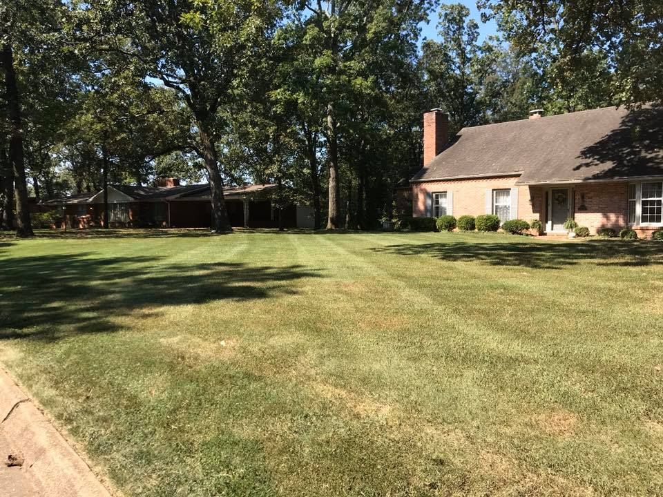 Lawn Maintenance for R & R Landscaping and Services, LLC in Poplar Bluff, MO