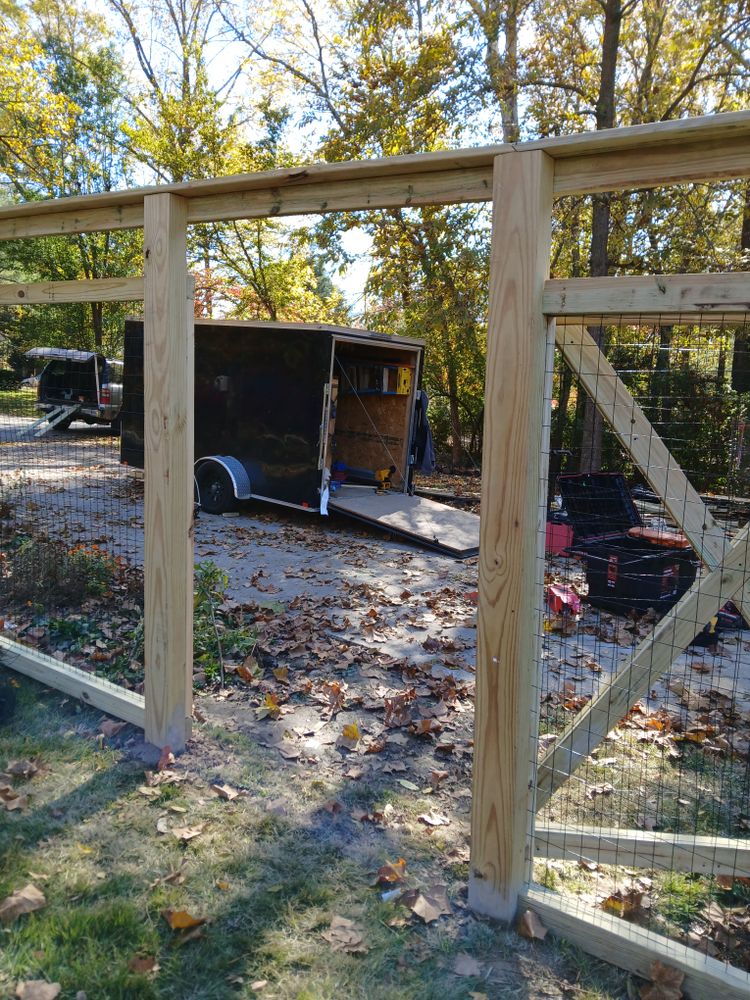Carbondale fence for Dead Tree General Contracting in Carbondale, Illinois