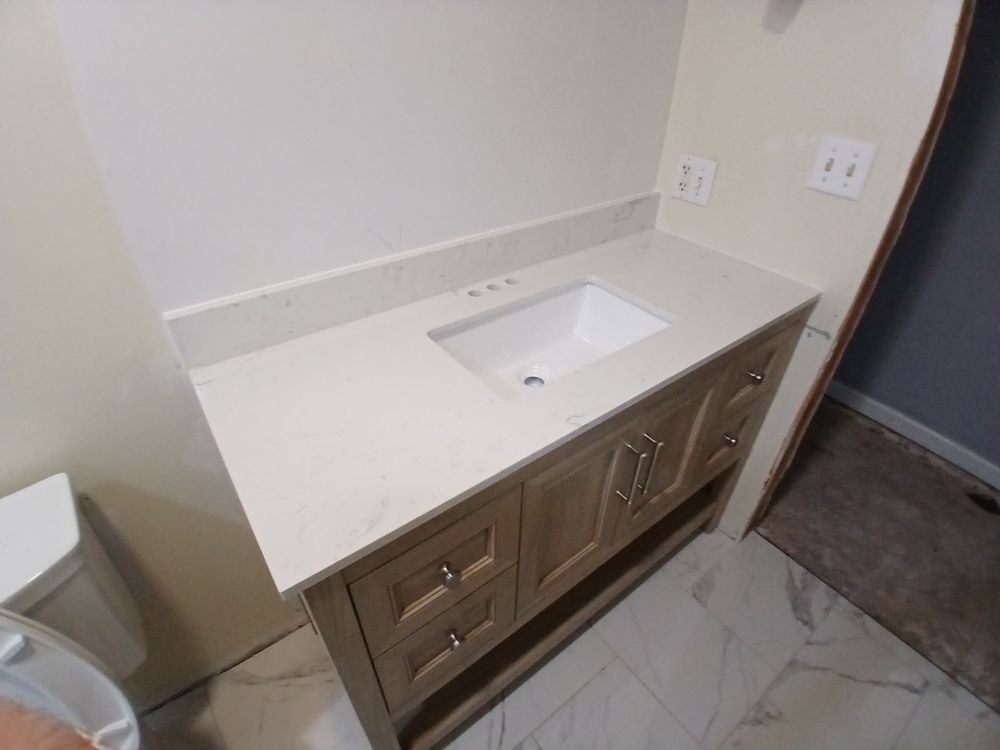 Makanda master and full bath for Dead Tree General Contracting in Carbondale, Illinois