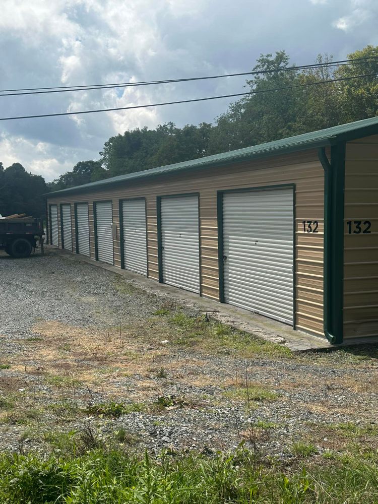 Ensure your home is protected from water damage with our professional gutter installation service. We offer durable, seamless gutters tailored to your home's needs, enhancing both functionality and curb appeal. for Nathan’s Guttering & Siding in Mountain City, TN