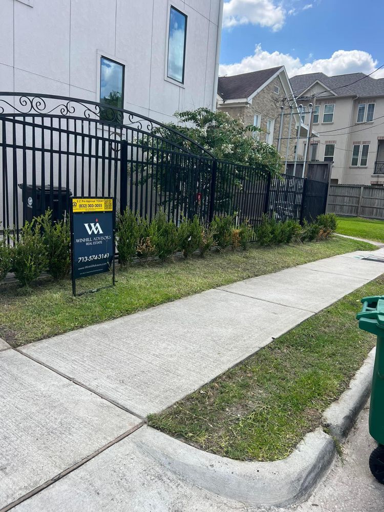 All Photos for Bobby’s lawn services in Baytown, TX