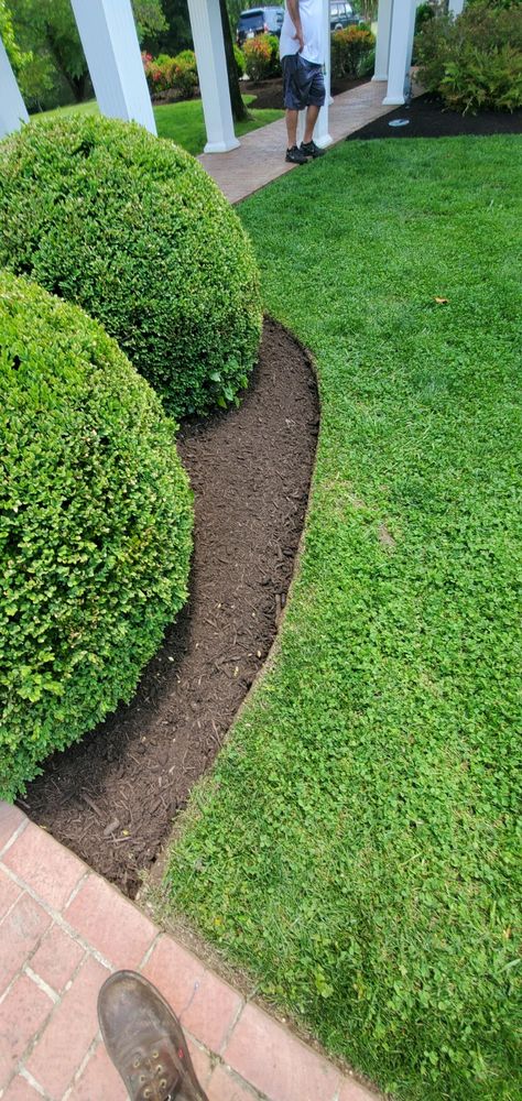 Mulch and Fertilization for Adams Lawn Service & Landscaping, Inc. in Shelbyville, TN