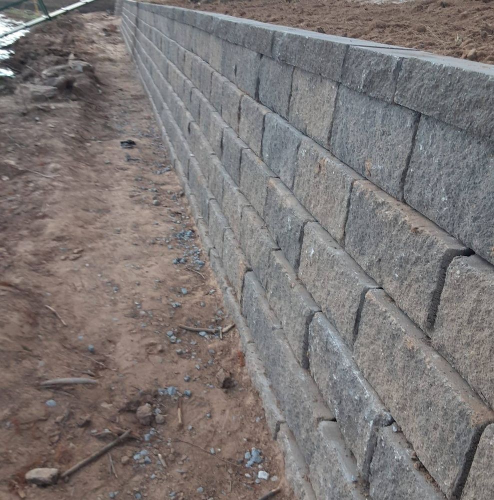 Mendoza landscaping and lawn care team in England, AR - people or person